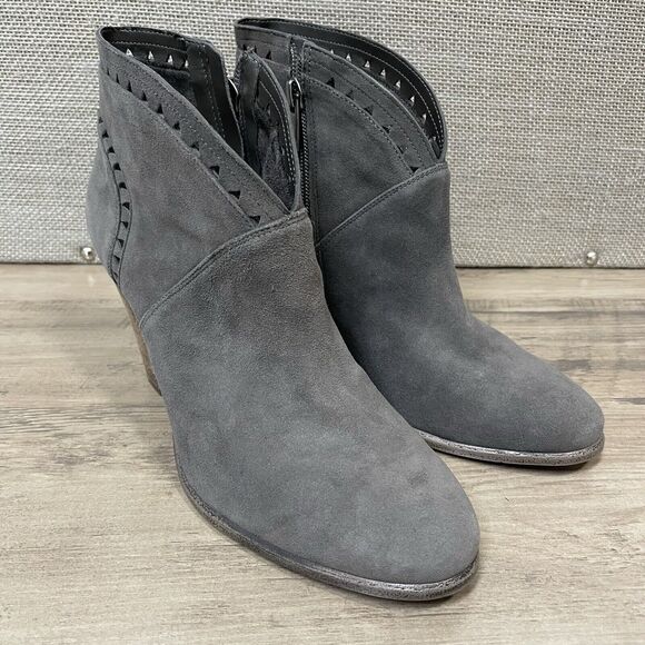VINCE CAMUTO Fritan Bootie Size 8 M Gray Bootie SUEDE Ankle Stacked Heel Boot - Picture 1 of 9